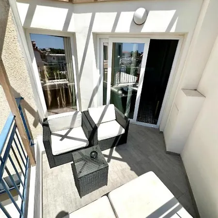 H&o Boulevard Breeze Apartment!