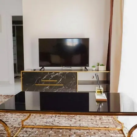 H&o Boulevard Breeze Apartment! 公寓 Paphos