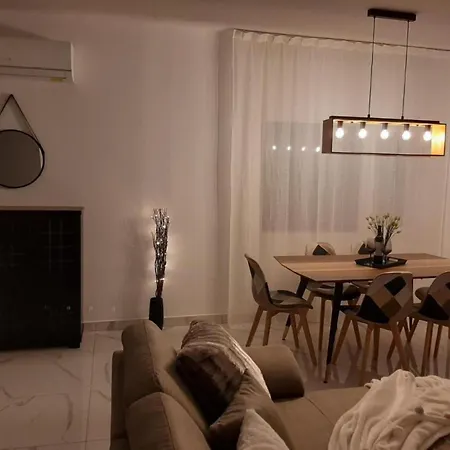 公寓 H&o Boulevard Breeze Apartment! Paphos