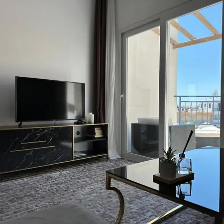 H&o Boulevard Breeze Apartment! Paphos