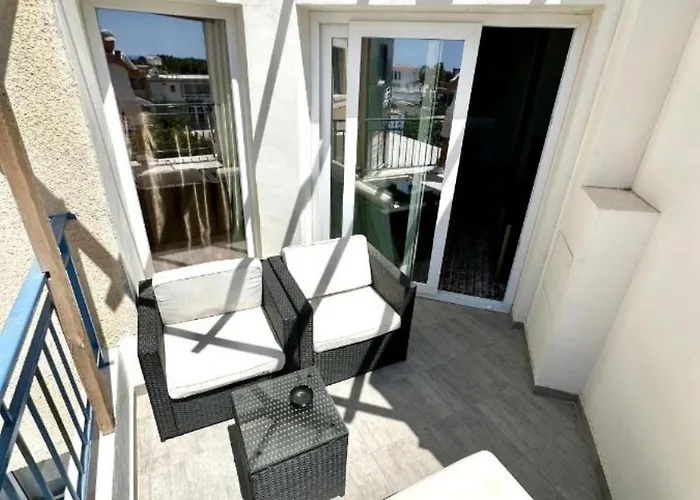 H&o Boulevard Breeze Apartment!