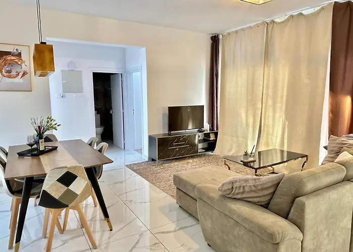 H&o Boulevard Breeze Apartment! * Paphos