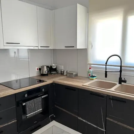 Lägenhet H&o Boulevard Breeze Apartment! Paphos