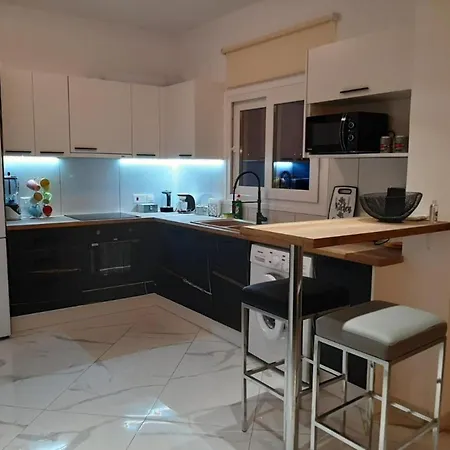 H&o Boulevard Breeze Apartment!