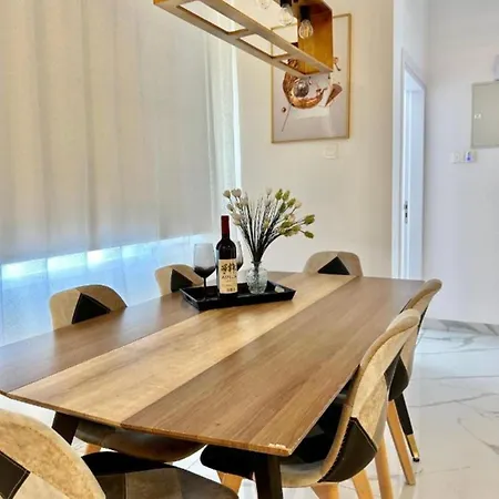 H&o Boulevard Breeze Apartment! Paphos