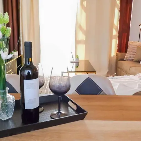 H&o Boulevard Breeze Apartment! *