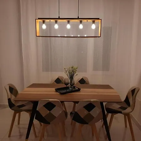 H&o Boulevard Breeze Apartment!