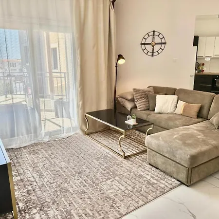 H&o Boulevard Breeze Apartment! * Paphos