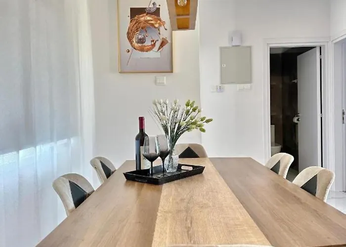 H&o Boulevard Breeze Apartment! * بافوس