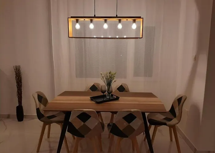 H&o Boulevard Breeze Apartment!