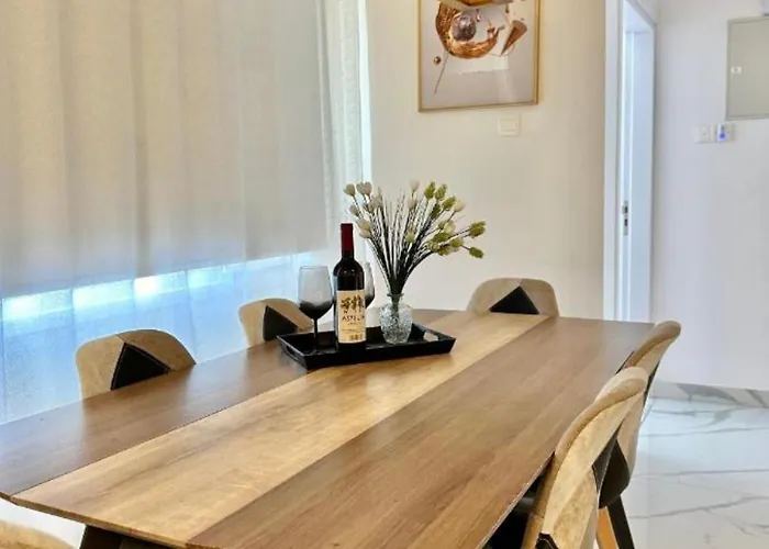 H&o Boulevard Breeze Apartment! Paphos